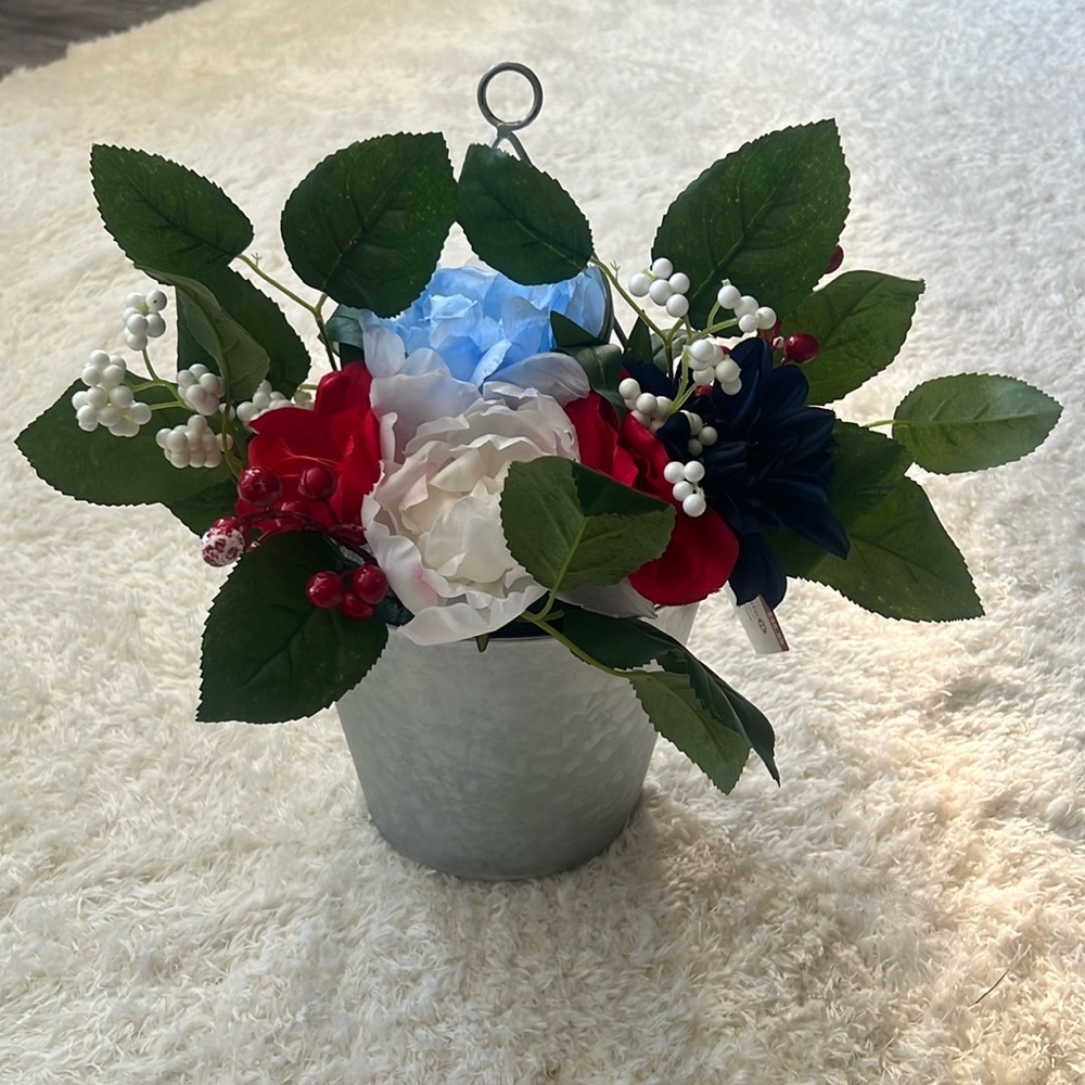 🌻 NWT Celebrate It Hanging Faux Floral Tin